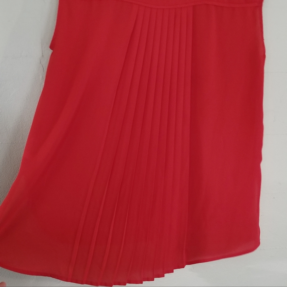My Michelle | Pleat-back V-Neck Hi-Low Top - Picture 6 of 8